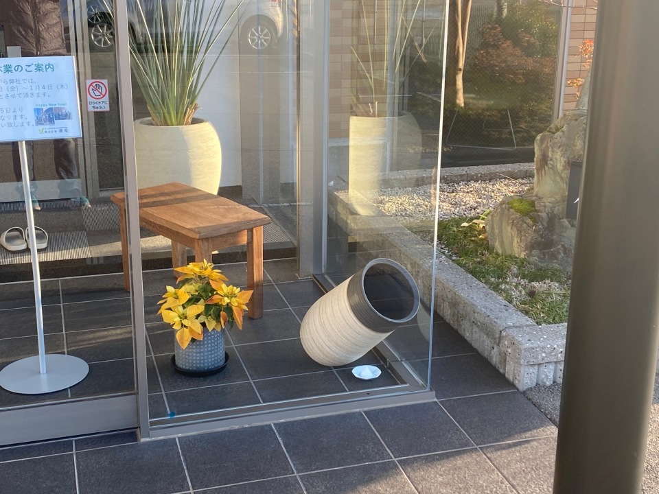 ���ʃK���X�̓M���M�������ł���