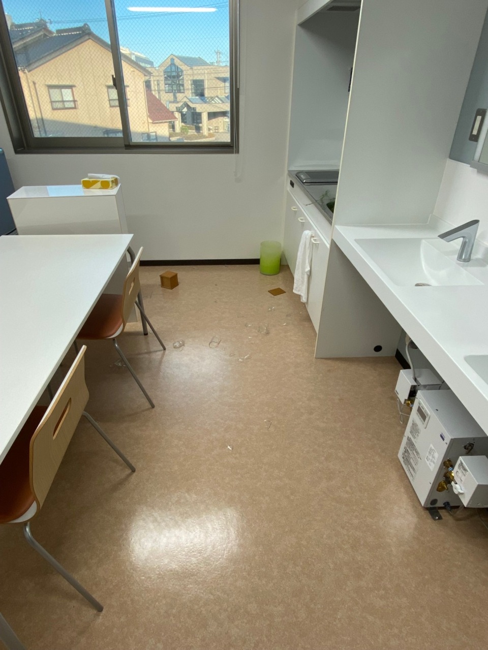 �K���X������ĎU�����Ă܂���